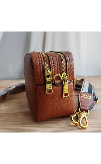Кожаная сумка Prada Logo Shoulder 23x14 см - Brown   