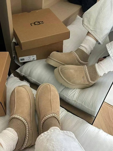 Женские ботинки UGG Classic Mini Cresent - Beige   