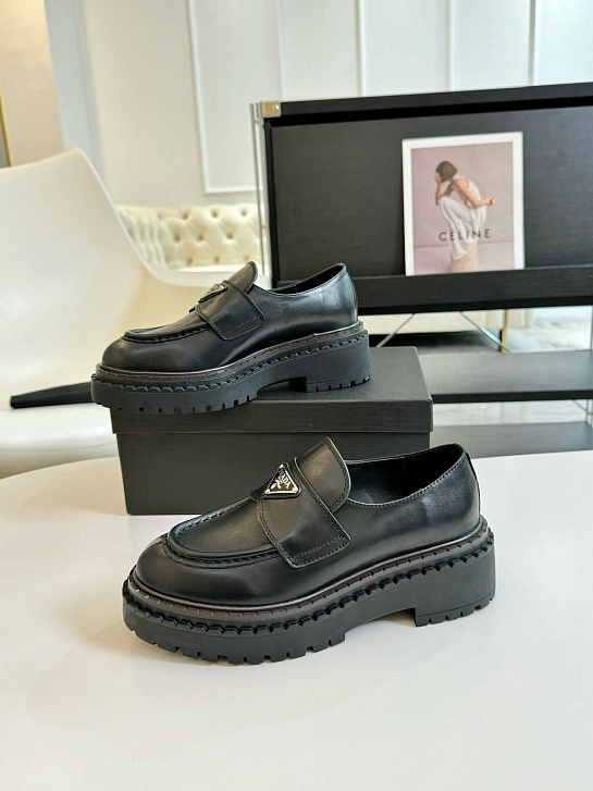 Женские лоферы чёрного цвета Prada Monolith premium