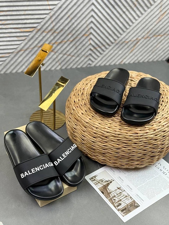 Мужские шлёпанцы Balenciaga embossed-logo