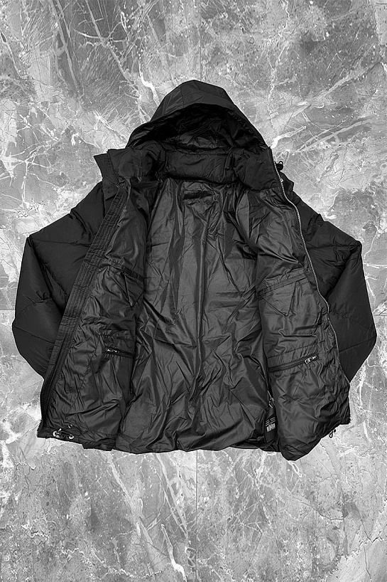 Мужская чёрная куртка Prada Re-Nylon logo-print