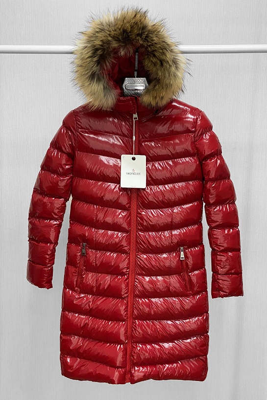Женская брендовая парка Moncler красного цвета