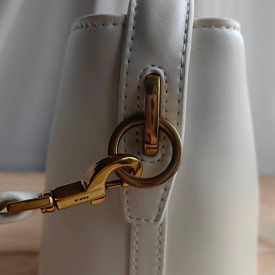 Кожаная белая сумка Yves Saint Laurent 20x25 см