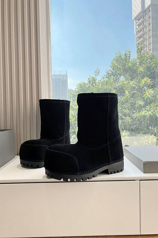 Женские ботинки  Balenciaga Premium Alaska Fur Low Boot  - Black