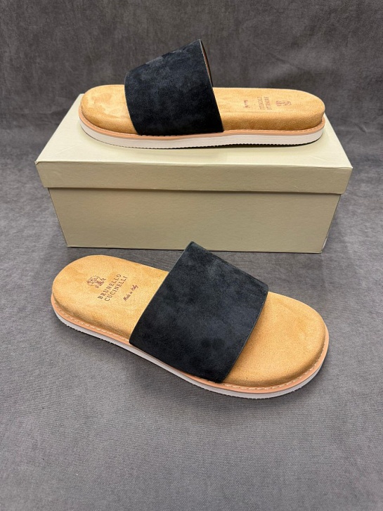 Замшевые шлёпанцы Brunello Cucinelli серого цвета