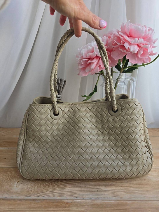 Кожаная сумка Bottega Veneta Basket 30x20 см - Beige