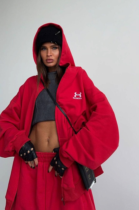 Женский костюм Balenciaga красного цвета