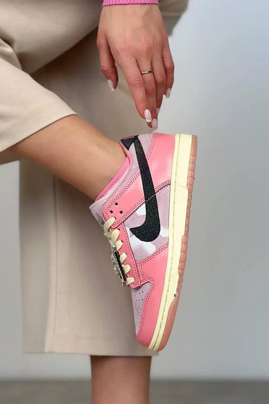 Кроссовки Nike SB Dunk Low "Barbie"
