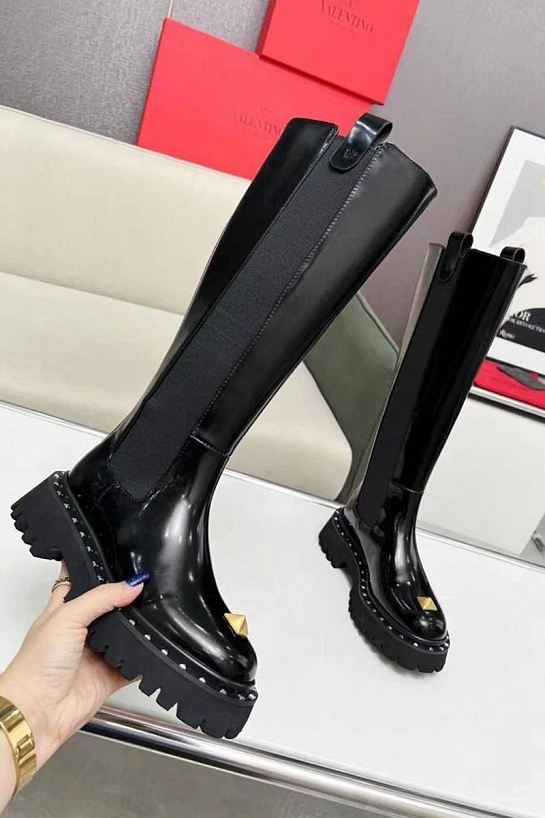 Женские кожаные сапоги с глянцевым эффектом Valentino