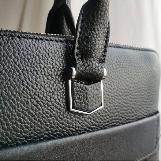 Кожаная чёрная сумка Burberry 38x28 см   