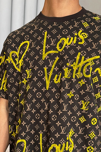 Коричневая оверсайз футболка Louis Vuitton Heart monogram all-over   