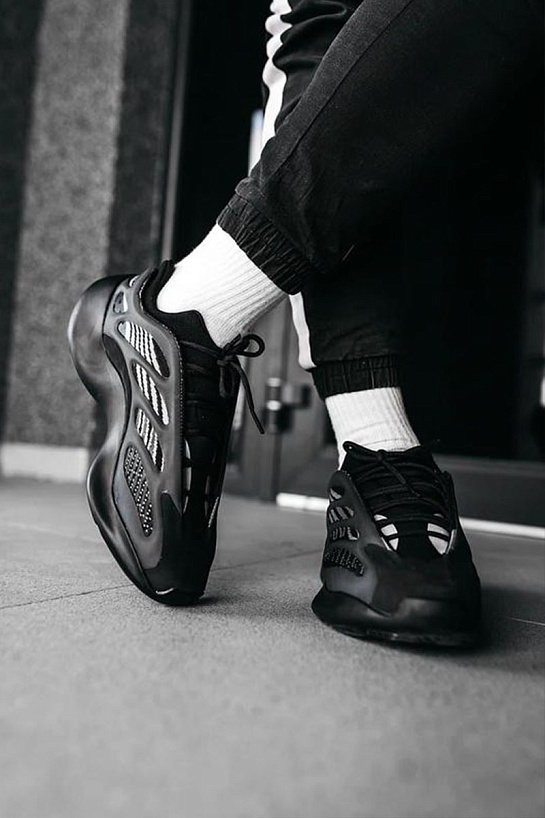 Кроссовки Adidas Yeezy Boost 700 V3 "Alvah"