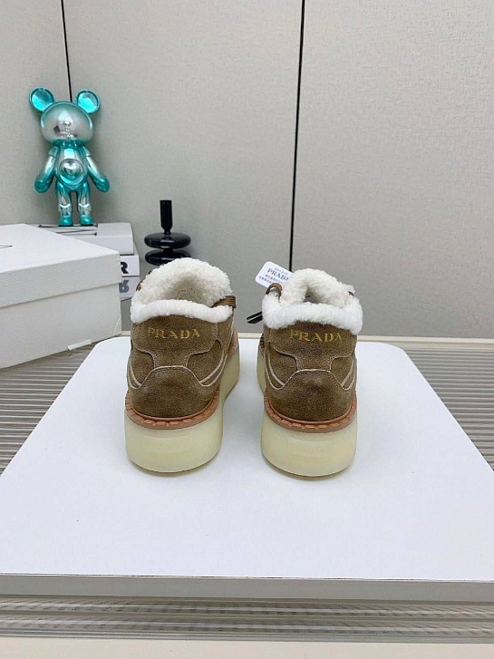 Женские замшевые кроссовки с мехом Prada premium - Brown