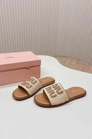 Женские шлёпанцы MIU MIU бежевого цвета   