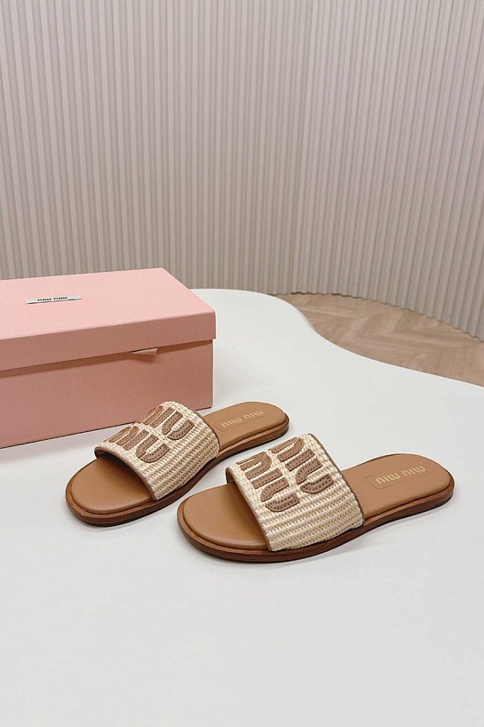 Женские шлёпанцы MIU MIU бежевого цвета