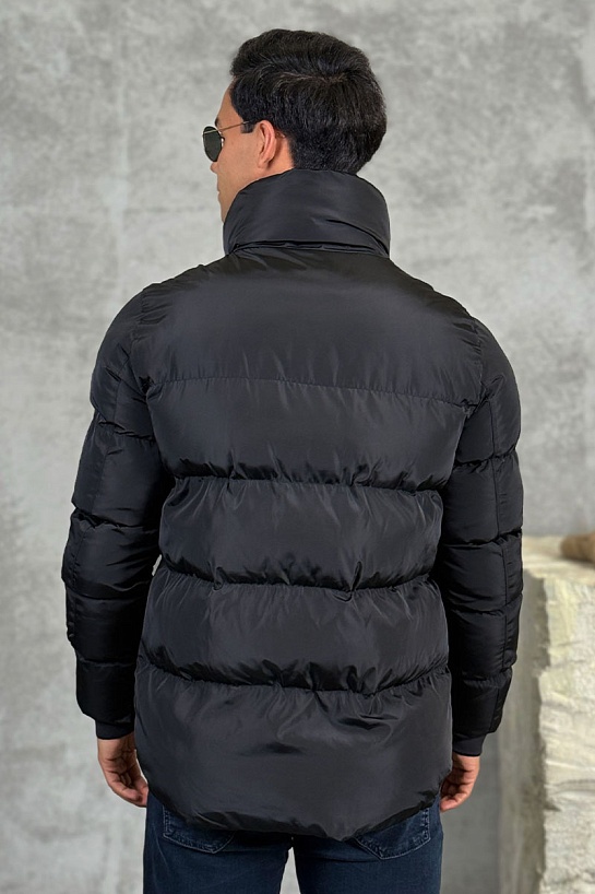 Куртка чёрного цвета Moncler logo-patch