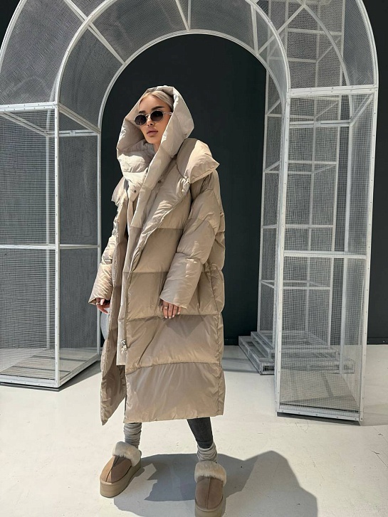 Женский бежевый пуховик Max Mara