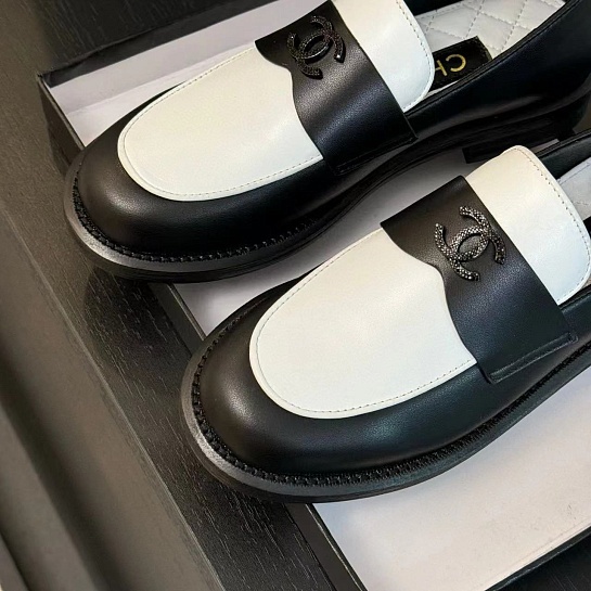 Женские лоферы Chanel Premium - Black / White
