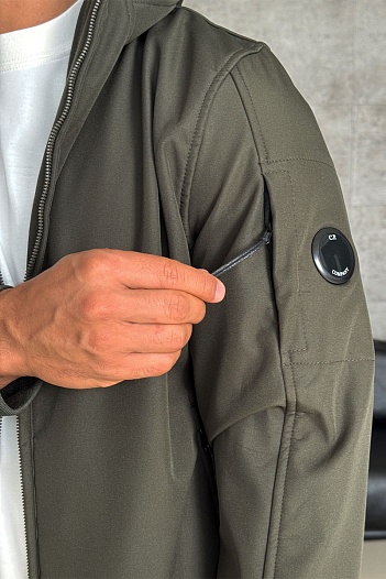 Зелёная ветровка C.P. Company Pro-Tek lens detail   