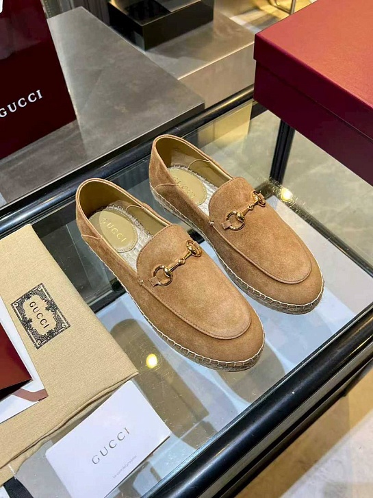 Женские замшевые лоферы Gucci GG Horsebit premium