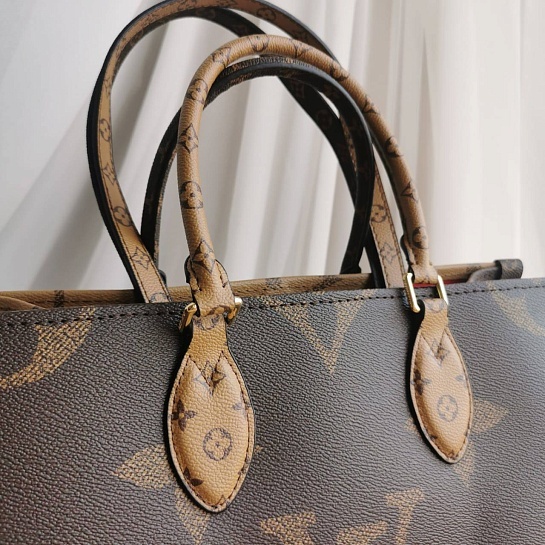 Кожаная сумка Louis Vuitton OnTheGo MM 35x26 см