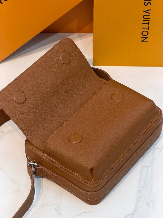 Кожаная сумка Louis Vuitton Boarding Messenger premium 24x18x9 см