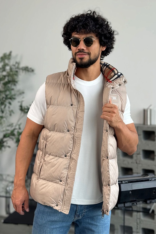 Светло-бежевый жилет Burberry London England logo-patch