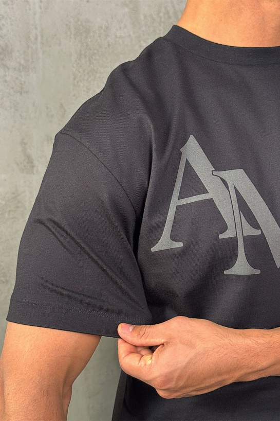 Футболка чёрного цвета Amiri staggered logo