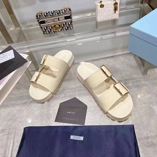 Женские кожаные сандалии Prada   