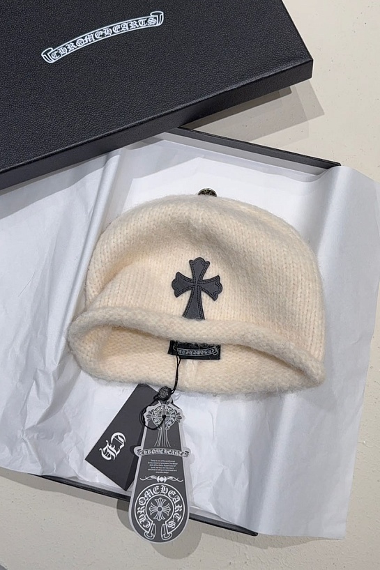 Шапка белого цвета Chrome Hearts