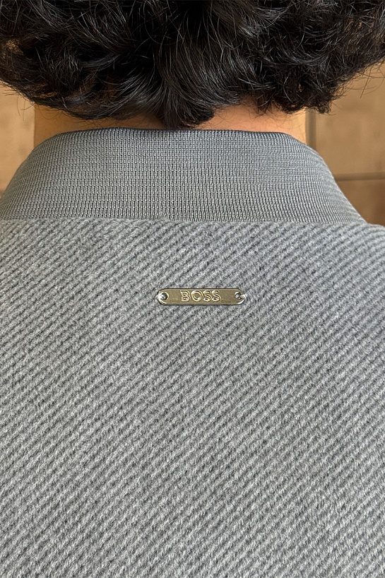 Мужской бомбер Hugo Boss серого цвета