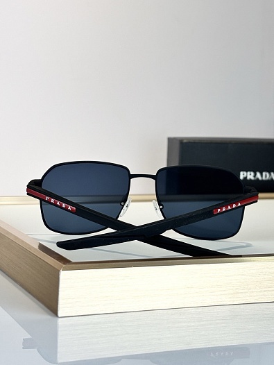 Солнцезащитные очки Prada Linea Rossa   