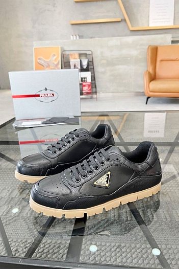 Кожаные кроссовки Prada logo-plaque - Black   
