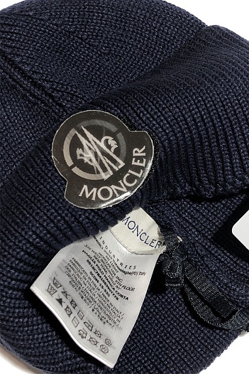 Брендовая шапка Moncler тёмно-синего цвета   