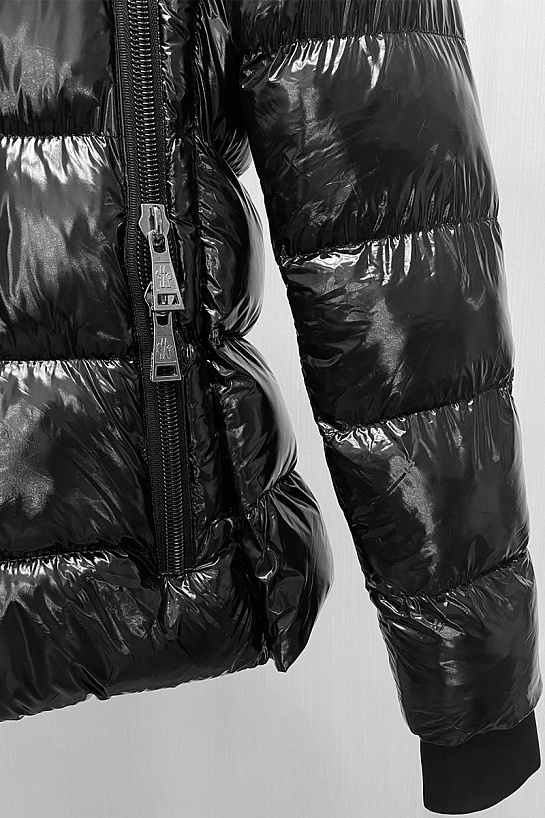 Женская брендовая куртка Moncler чёрного цвета