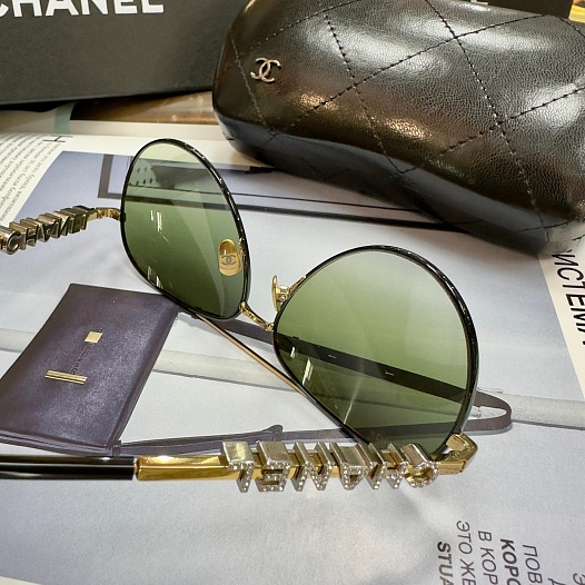 Солнцезащитные очки авиаторы Chanel с зелёными стеклами   