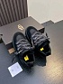 Женские замшевые ботинки UGG Lowmel