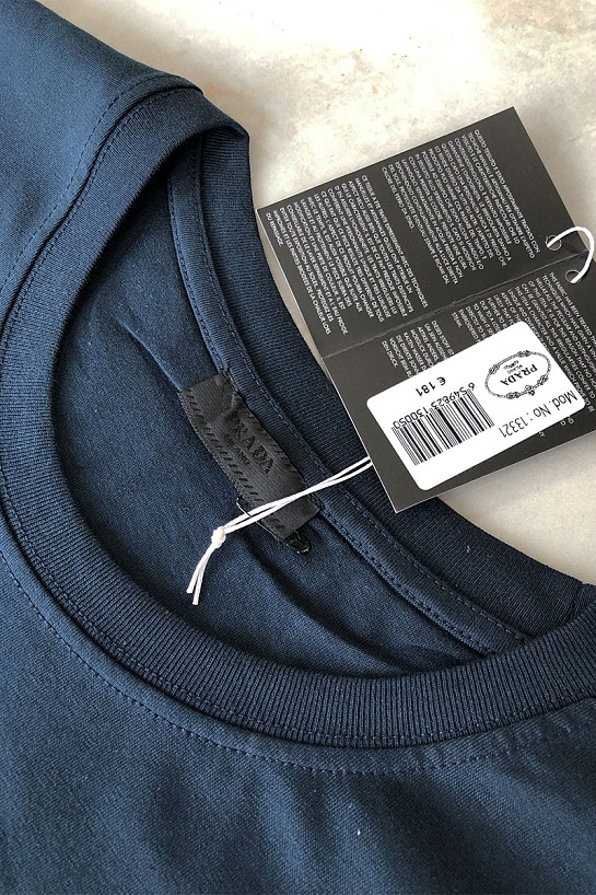 Тёмно-синяя мужская футболка Prada embossed logo