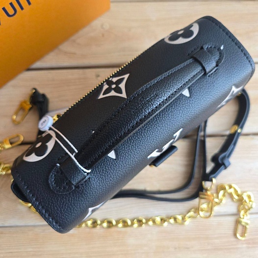 Кожаная сумка Louis Vuitton Pochette Mini 19x10 см - Black   