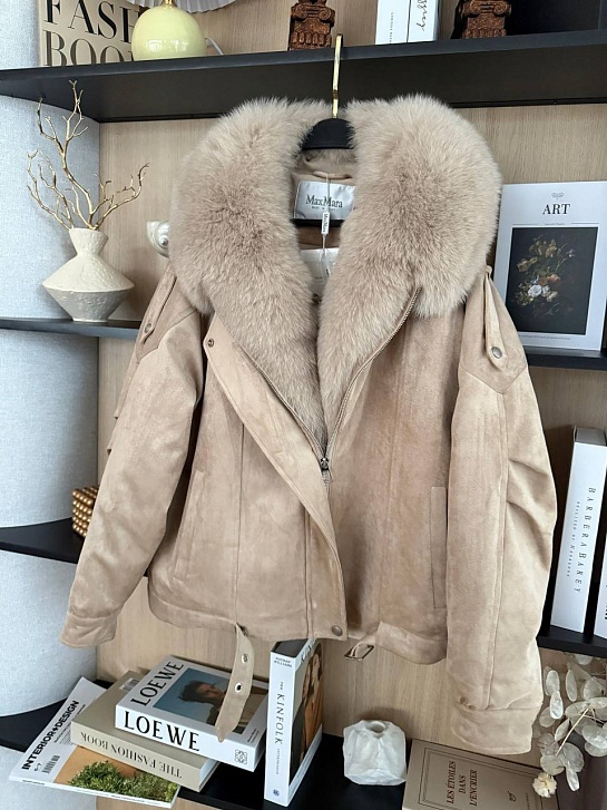 Женская утеплённая дубленка Max Mara с натуральным мехом