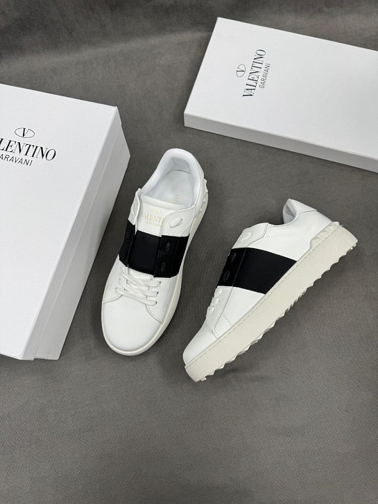 Кожаные кроссовки Valentino Rockstud - White / Black
