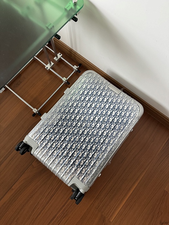 Чемодан Rimowa x Dior Aluminum Gradient S Premium 53x37x22 см