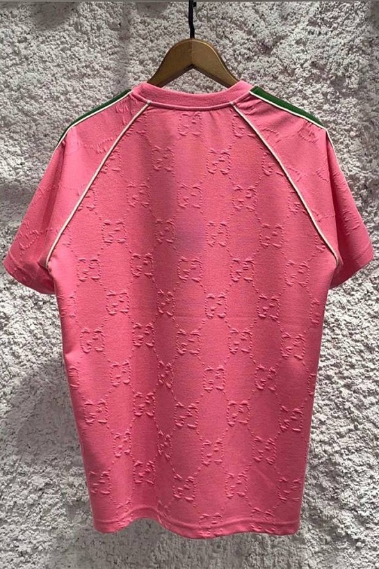 Розовая оверсайз футболка Gucci logo all-over embossed