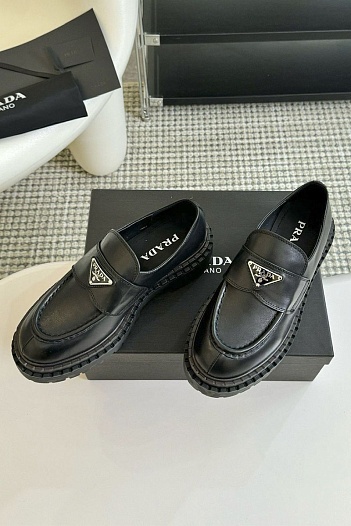 Женские лоферы чёрного цвета Prada Monolith premium   