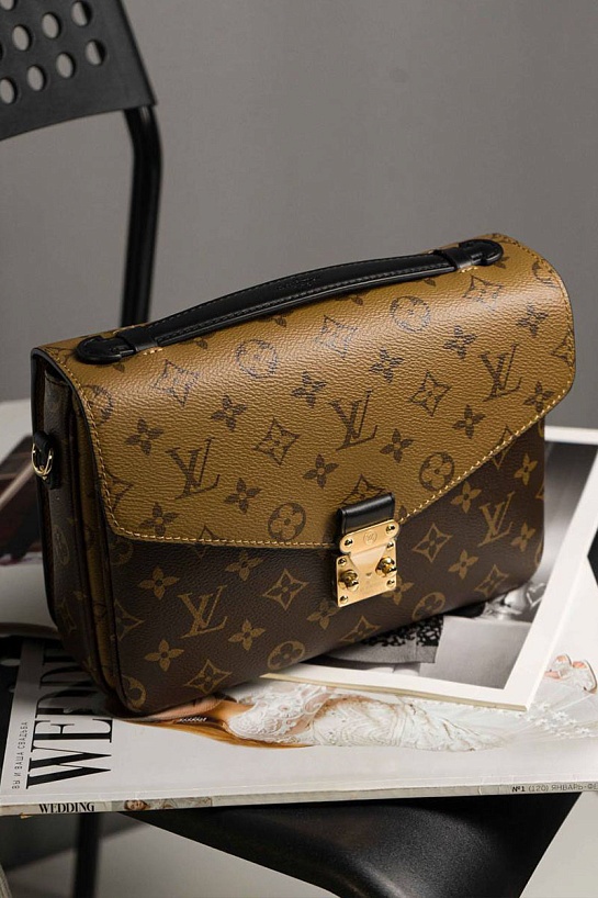 Кожаная сумка Louis Vuitton Pochette Metis Monogram Reverse 25x19x7 см
