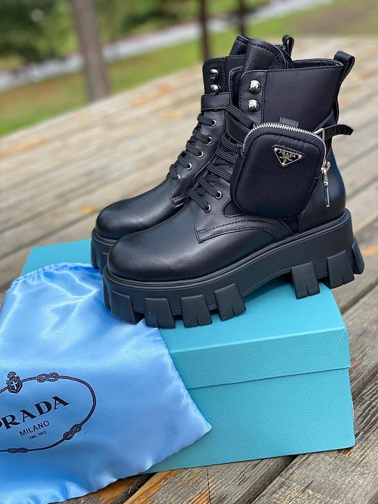 Кожаные женские ботинки Prada чёрного цвета