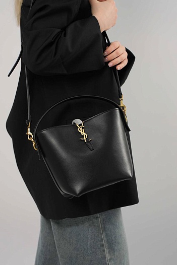 Кожаная сумка Yves  Saint Laurent Le 37 bucket bag 25x25 см   