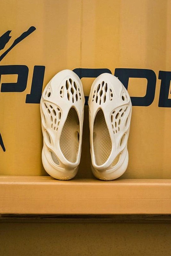 Кроссовки Adidas Yeezy Foam RNNR MXT "Sand"