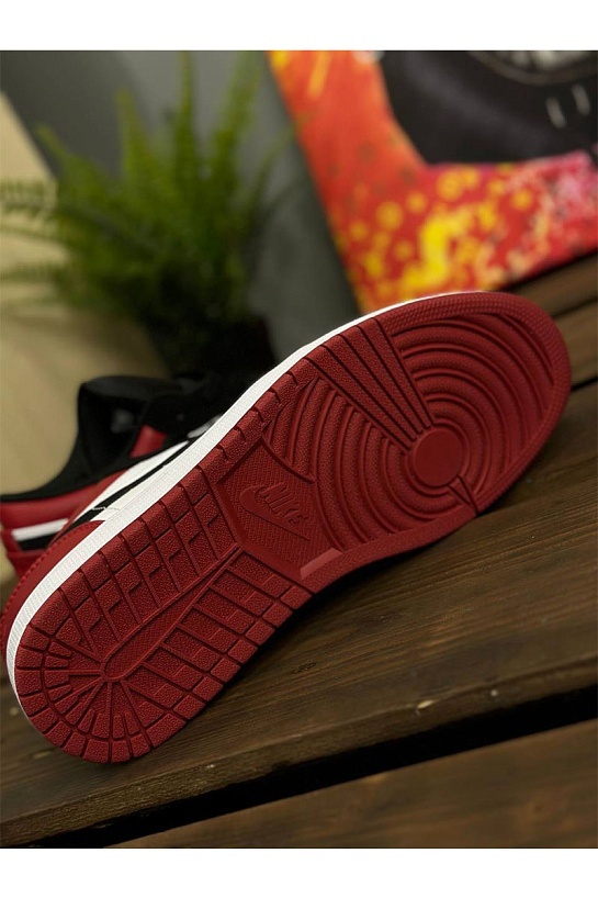 Кроссовки Nike Air Jordan 1 Low "Black Toe"