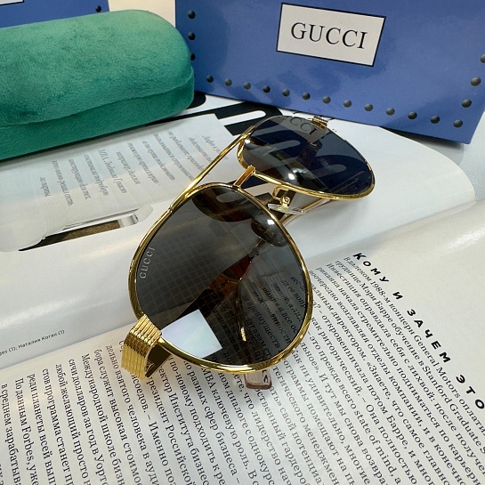 Солнцезащитные очки Gucci GG Monogram